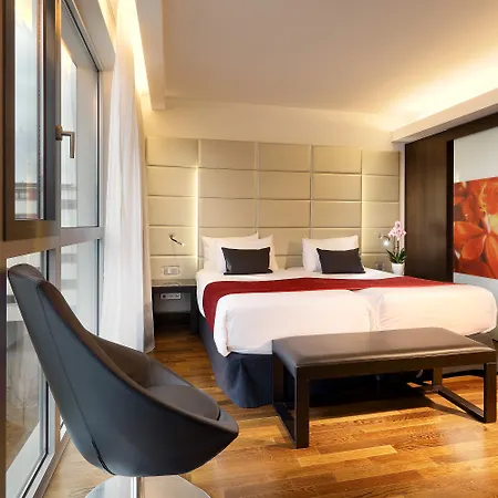 Отель Eurostars Grand